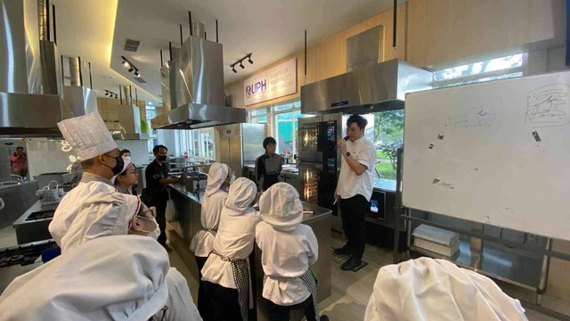 pelatihan penggunaan peralatan dapur modern